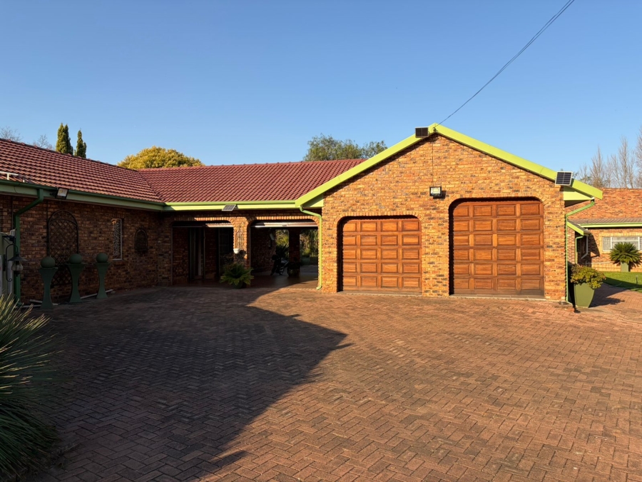 6 Bedroom Property for Sale in Sherman Park Gauteng