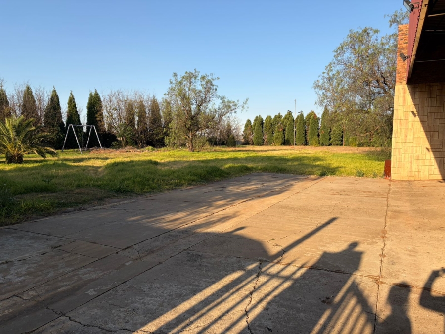 6 Bedroom Property for Sale in Sherman Park Gauteng