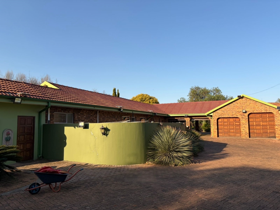 6 Bedroom Property for Sale in Sherman Park Gauteng