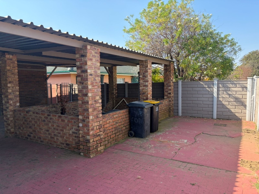 12 Bedroom Property for Sale in Sonland Park Gauteng