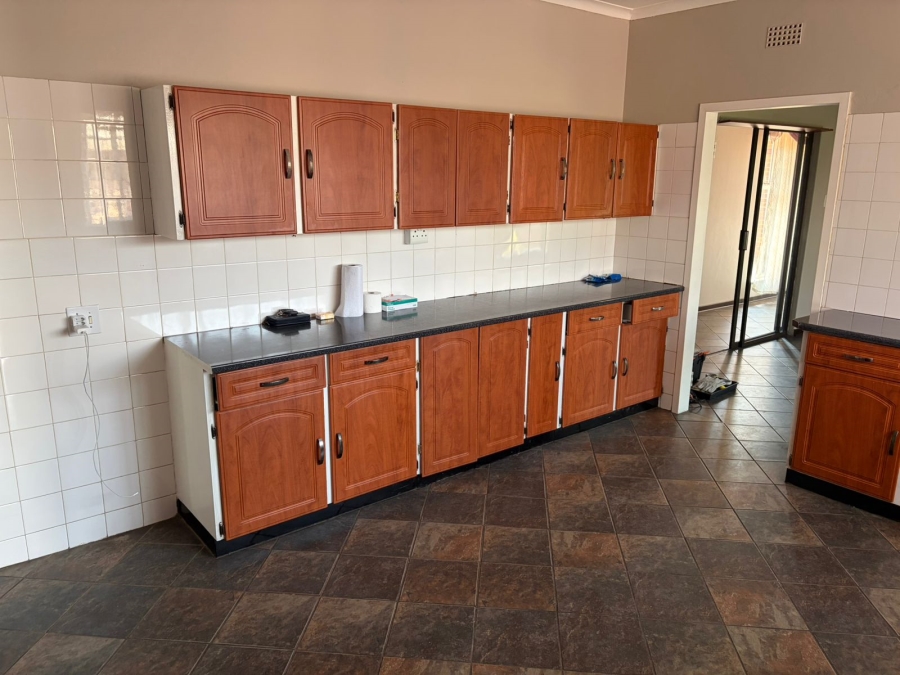 12 Bedroom Property for Sale in Sonland Park Gauteng