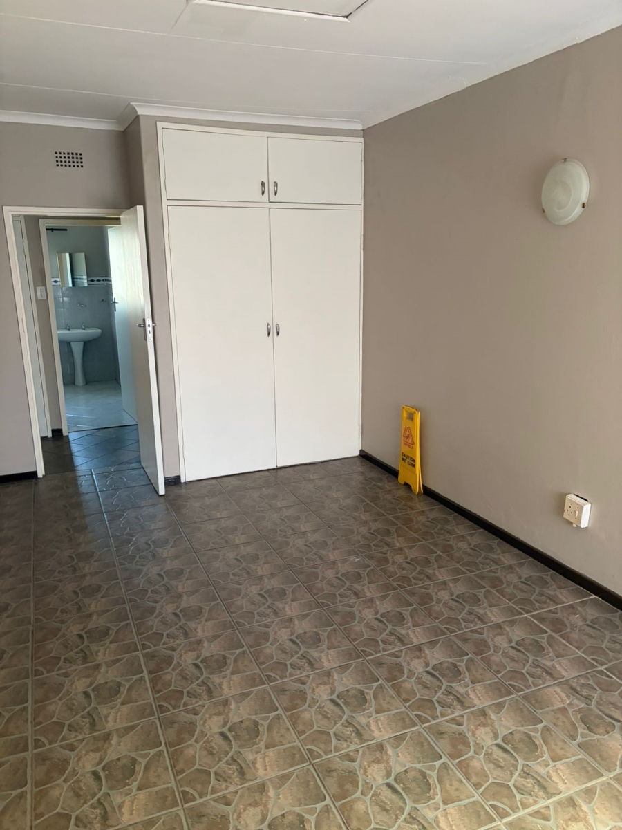 12 Bedroom Property for Sale in Sonland Park Gauteng