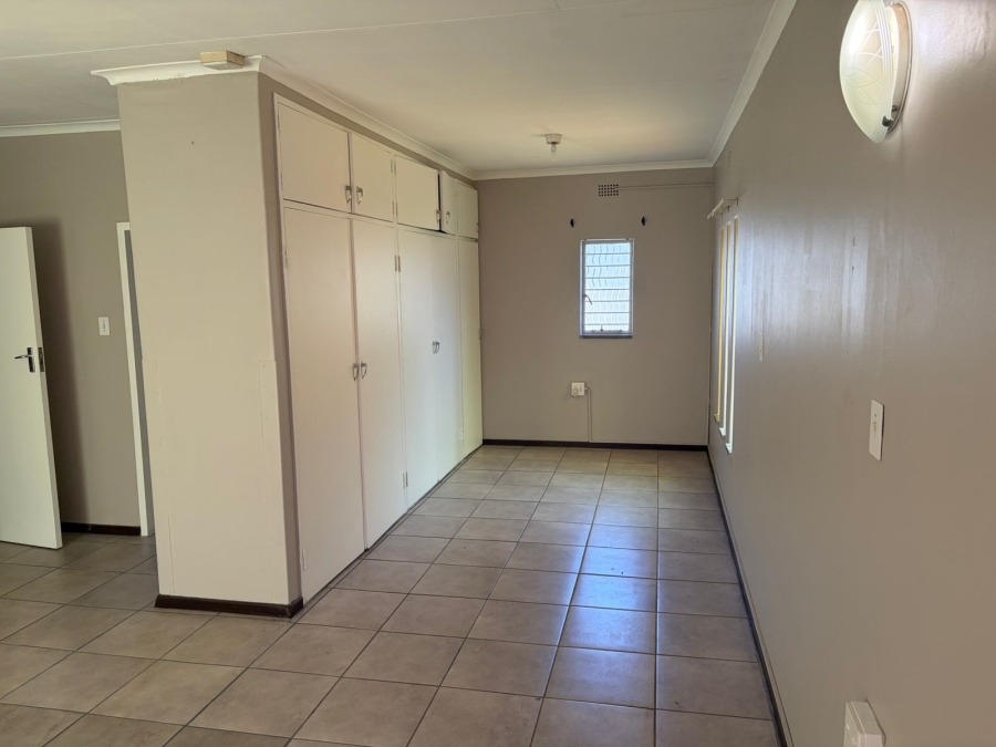 12 Bedroom Property for Sale in Sonland Park Gauteng