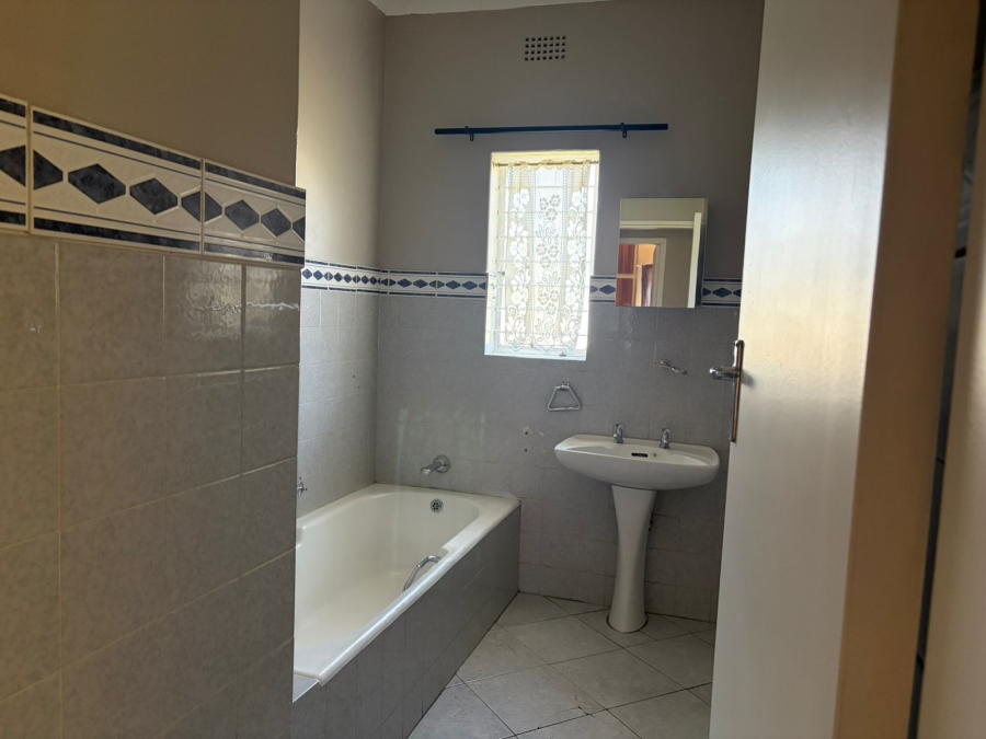 12 Bedroom Property for Sale in Sonland Park Gauteng