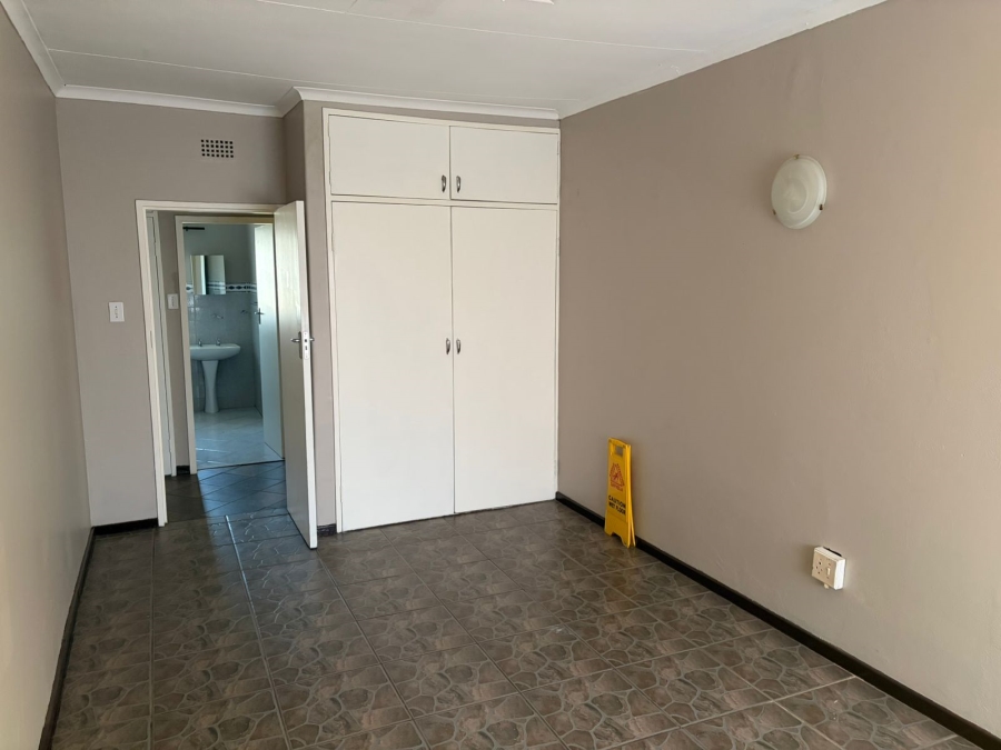 12 Bedroom Property for Sale in Sonland Park Gauteng