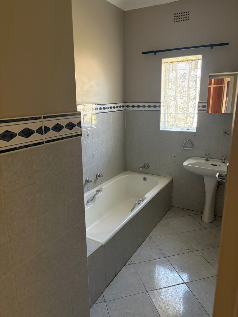 12 Bedroom Property for Sale in Sonland Park Gauteng