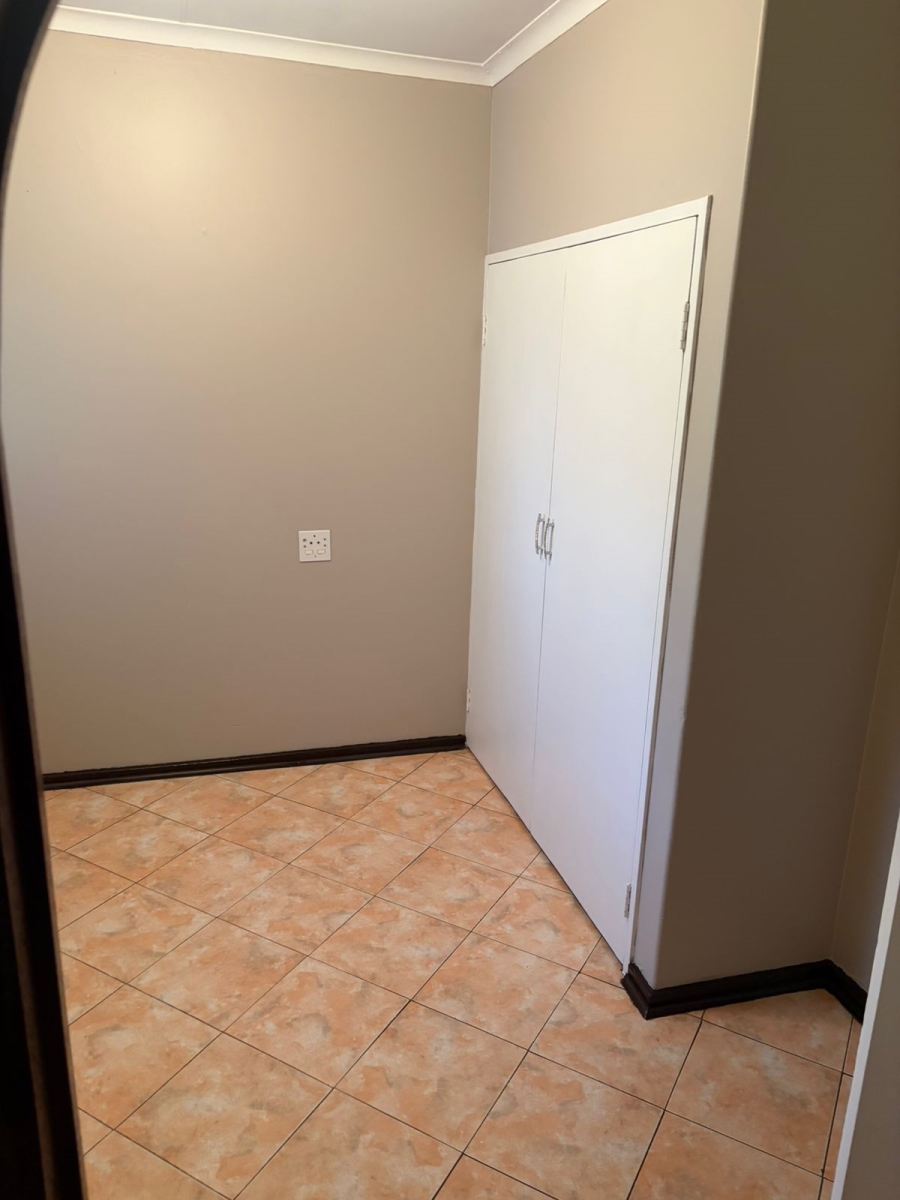 12 Bedroom Property for Sale in Sonland Park Gauteng