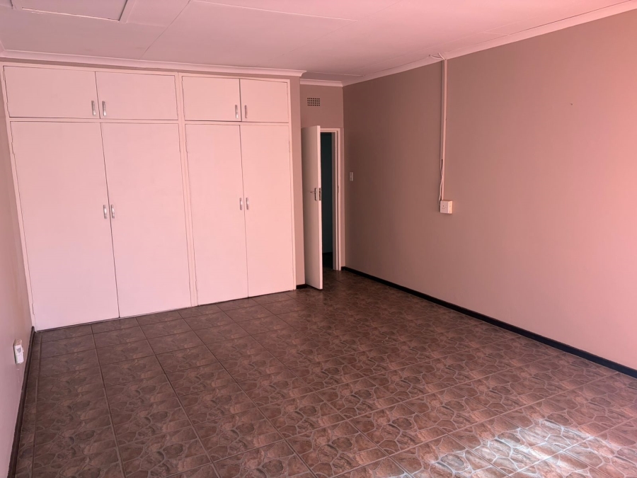 12 Bedroom Property for Sale in Sonland Park Gauteng