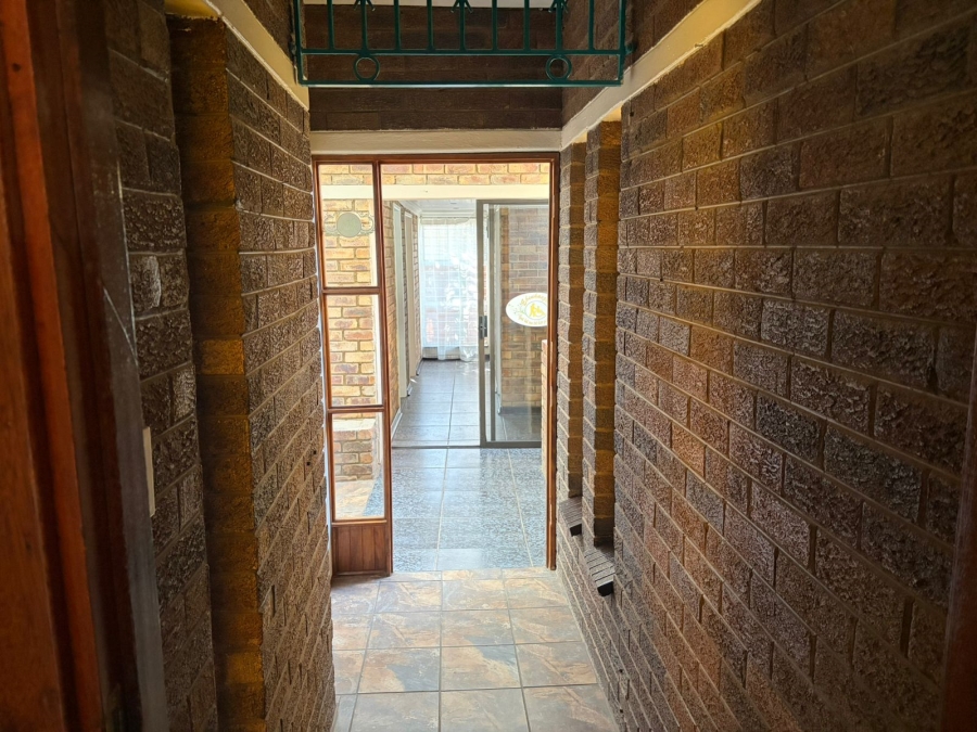 12 Bedroom Property for Sale in Sonland Park Gauteng