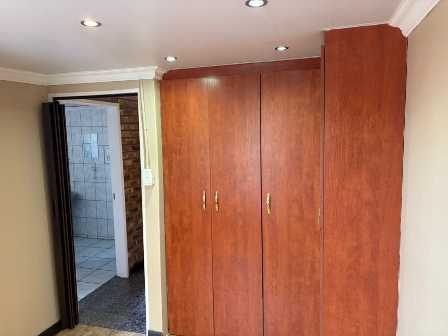 12 Bedroom Property for Sale in Sonland Park Gauteng