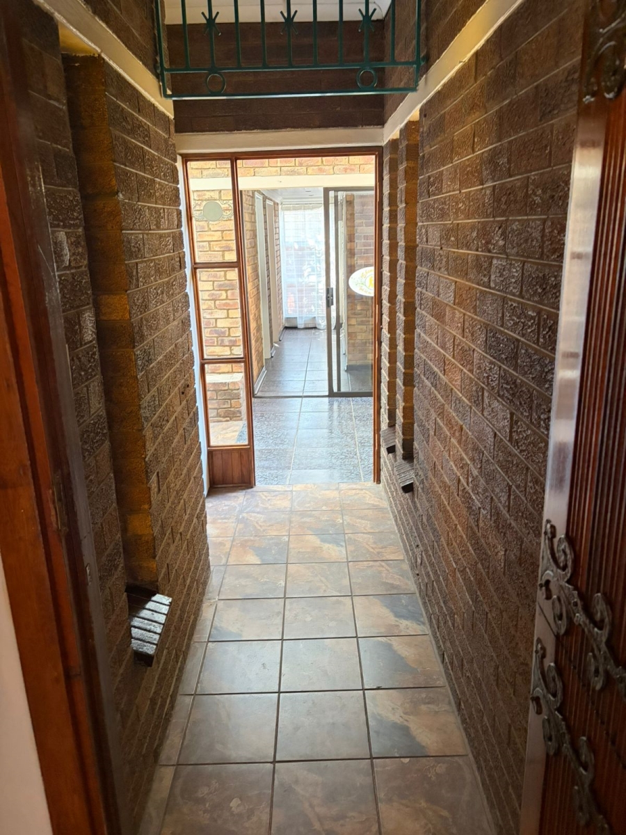 12 Bedroom Property for Sale in Sonland Park Gauteng