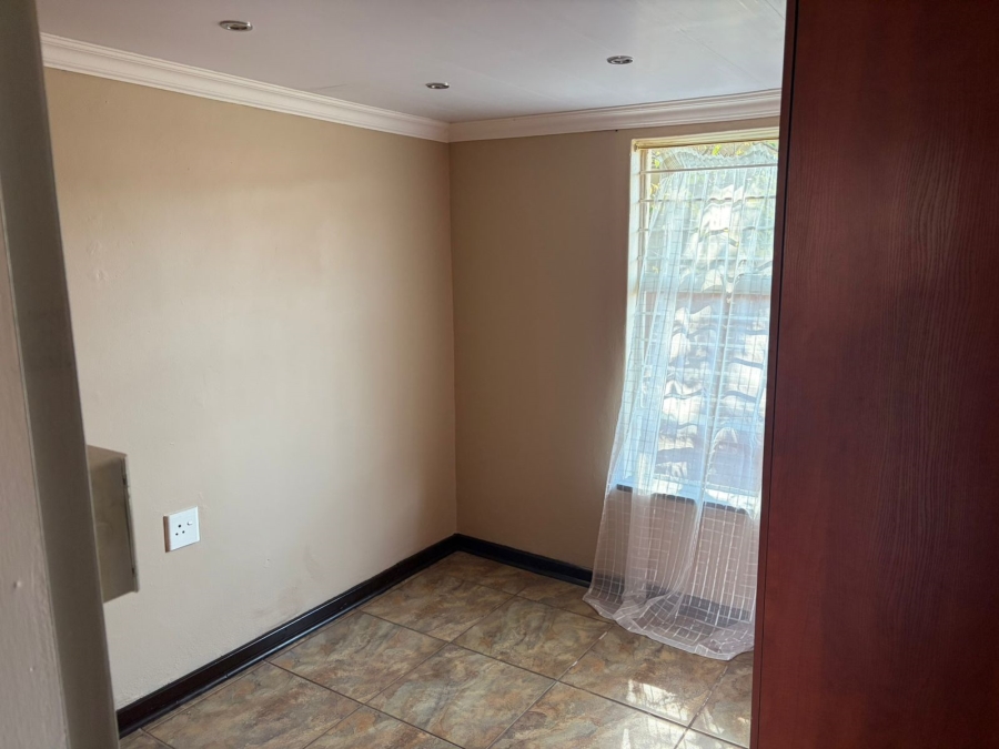 12 Bedroom Property for Sale in Sonland Park Gauteng