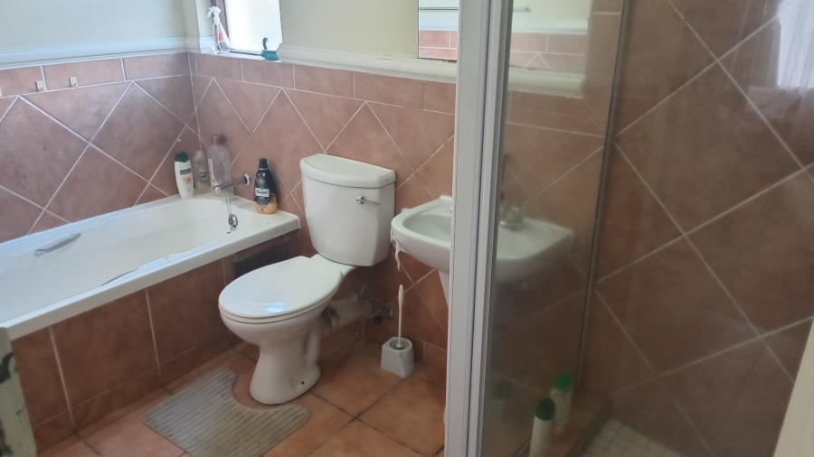 1 Bedroom Property for Sale in Saxonwold Gauteng