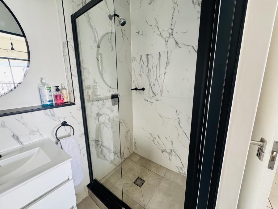 1 Bedroom Property for Sale in Waterfall Gauteng