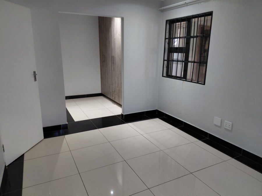 To Let 1 Bedroom Property for Rent in Bedfordview Gauteng