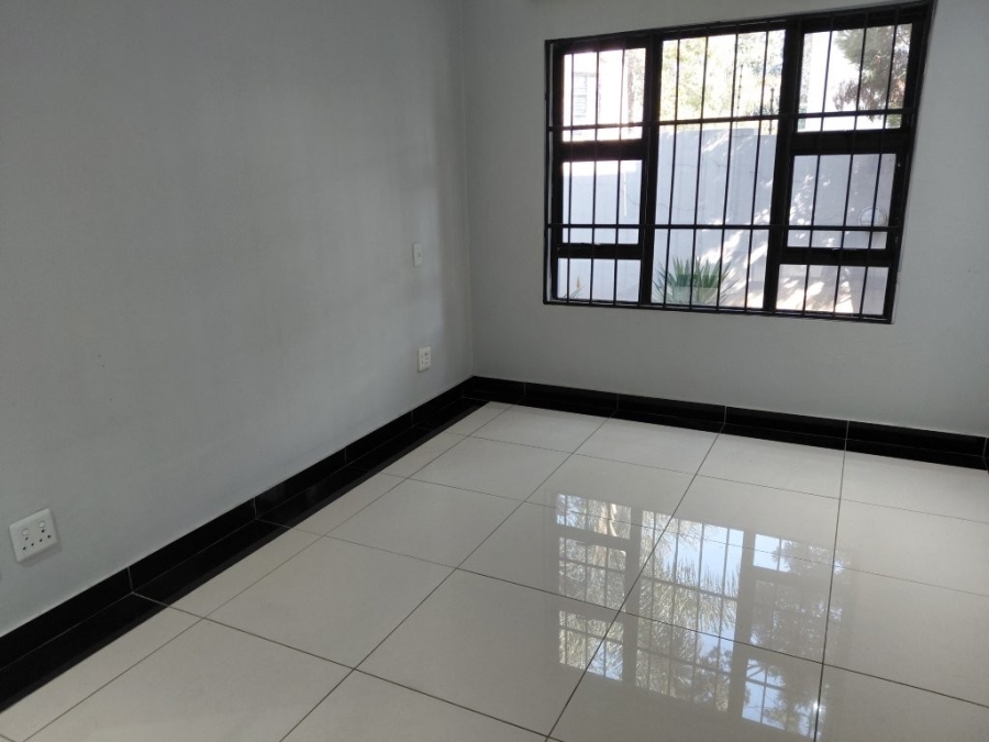 To Let 1 Bedroom Property for Rent in Bedfordview Gauteng