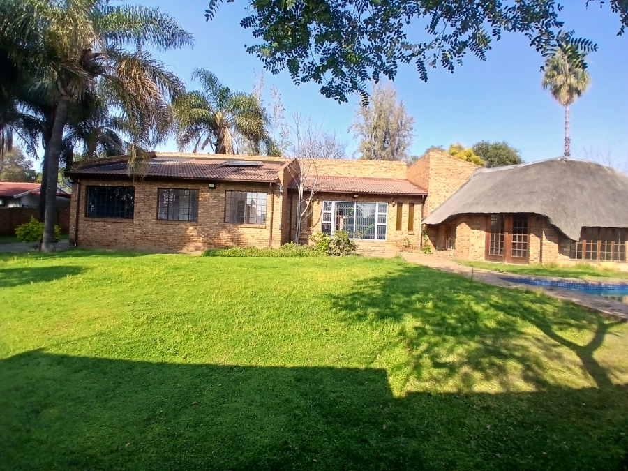 4 Bedroom Property for Sale in Parkhill Gardens Gauteng