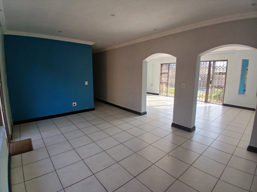 4 Bedroom Property for Sale in Parkhill Gardens Gauteng