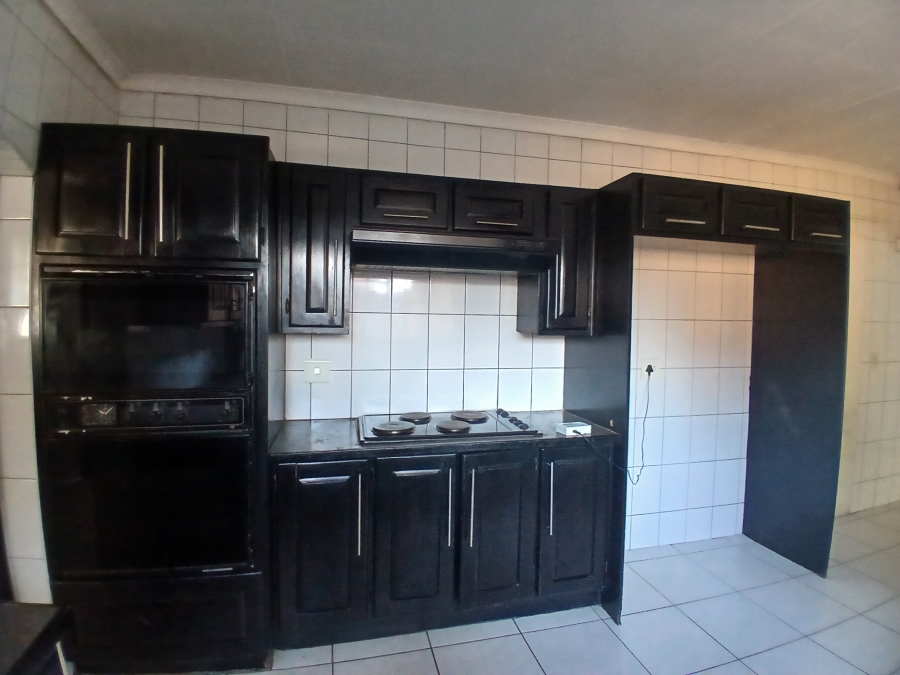 4 Bedroom Property for Sale in Parkhill Gardens Gauteng
