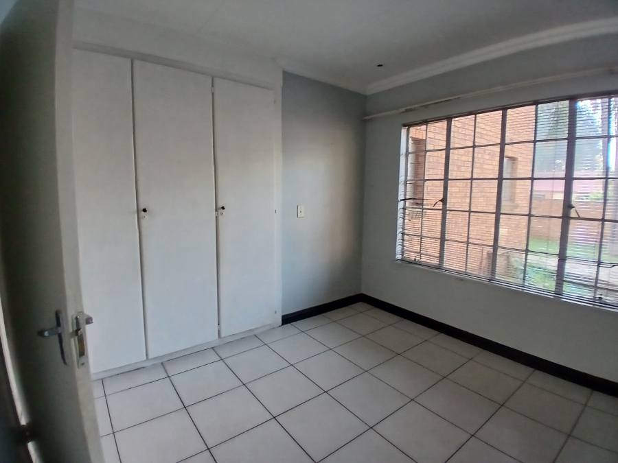4 Bedroom Property for Sale in Parkhill Gardens Gauteng