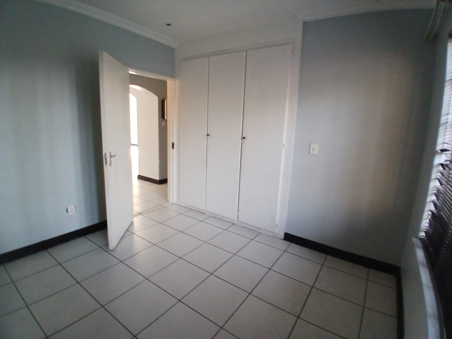 4 Bedroom Property for Sale in Parkhill Gardens Gauteng