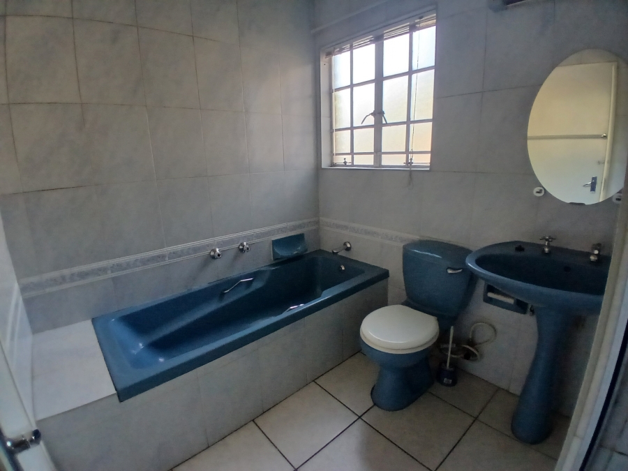 4 Bedroom Property for Sale in Parkhill Gardens Gauteng