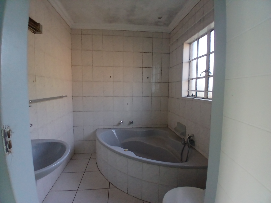 4 Bedroom Property for Sale in Parkhill Gardens Gauteng