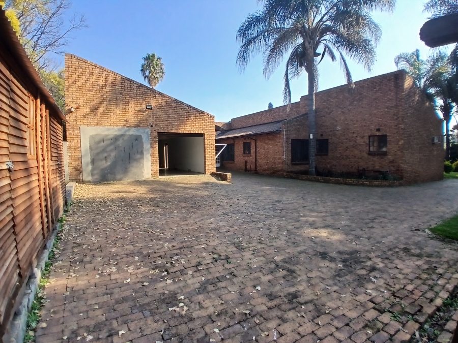 4 Bedroom Property for Sale in Parkhill Gardens Gauteng