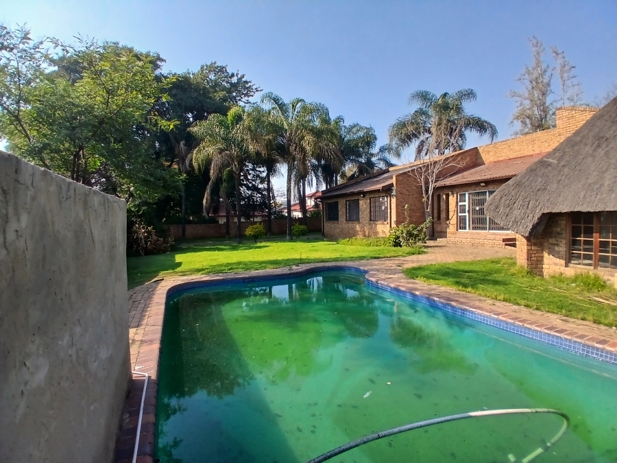 4 Bedroom Property for Sale in Parkhill Gardens Gauteng