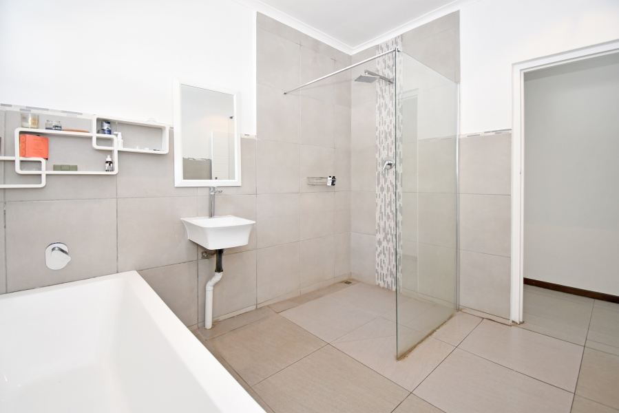 5 Bedroom Property for Sale in Blairgowrie Gauteng