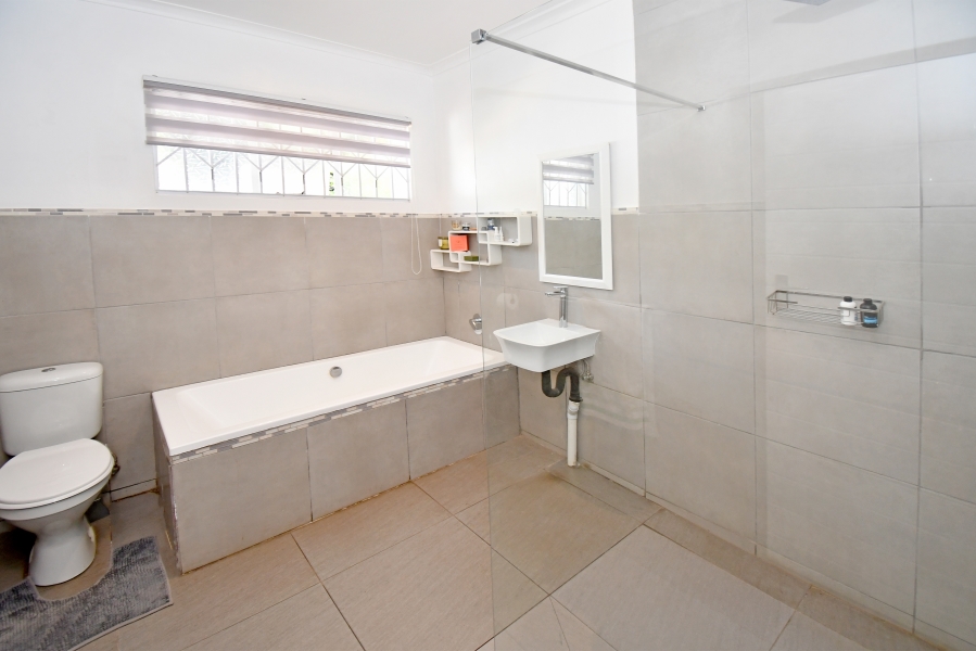 5 Bedroom Property for Sale in Blairgowrie Gauteng