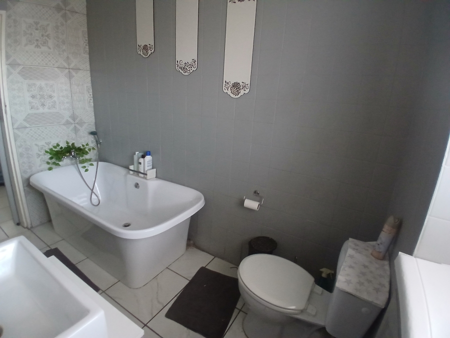 2 Bedroom Property for Sale in Albemarle Gauteng