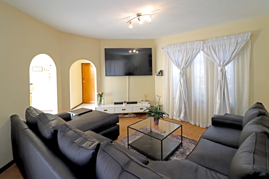3 Bedroom Property for Sale in Corlett Gardens Gauteng