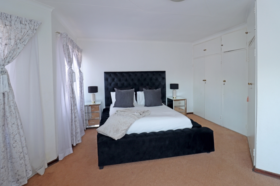 3 Bedroom Property for Sale in Corlett Gardens Gauteng