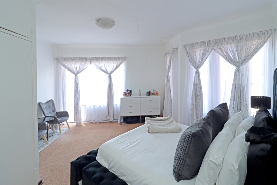 3 Bedroom Property for Sale in Corlett Gardens Gauteng