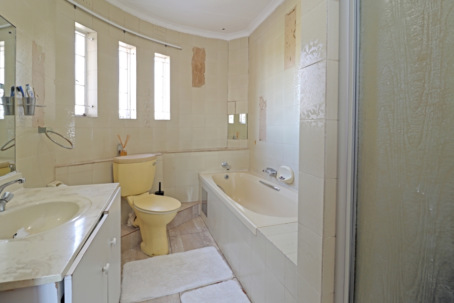 3 Bedroom Property for Sale in Corlett Gardens Gauteng