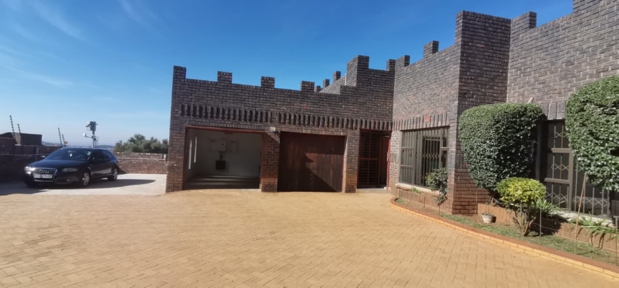 4 Bedroom Property for Sale in Bassonia Gauteng