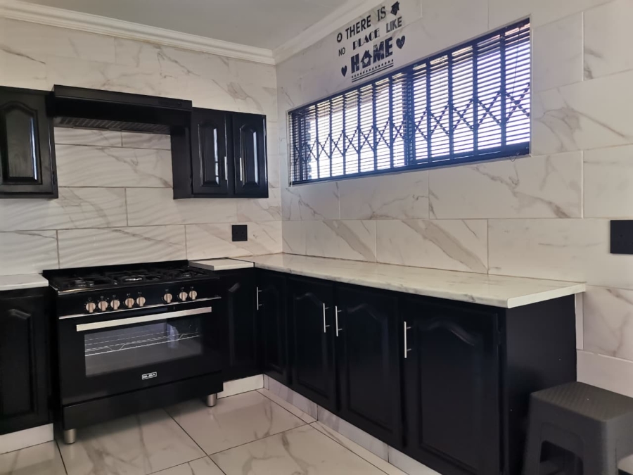 4 Bedroom Property for Sale in Bassonia Gauteng