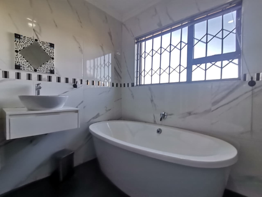 4 Bedroom Property for Sale in Bassonia Gauteng
