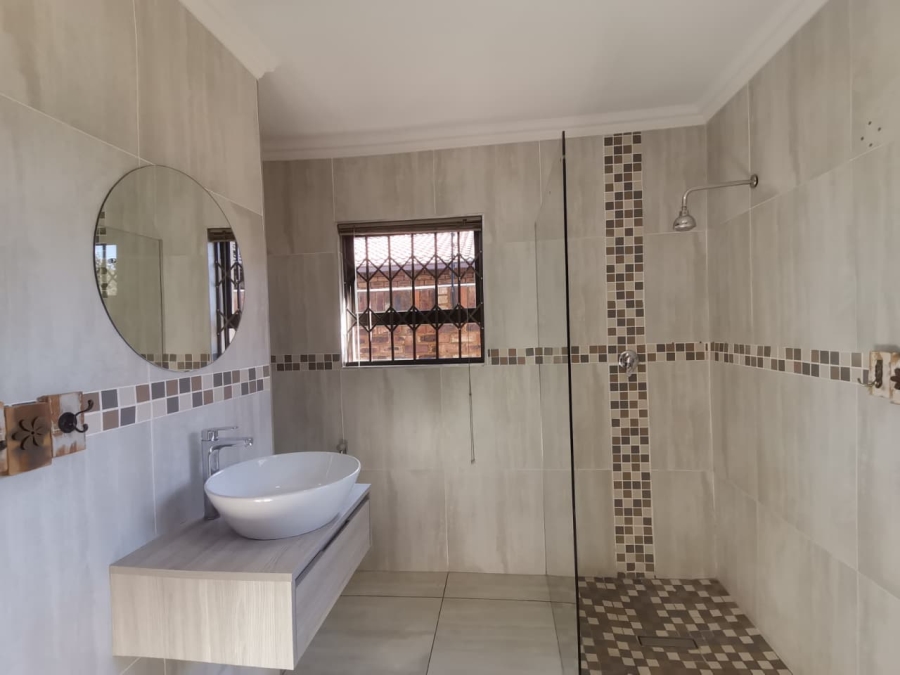 4 Bedroom Property for Sale in Bassonia Gauteng