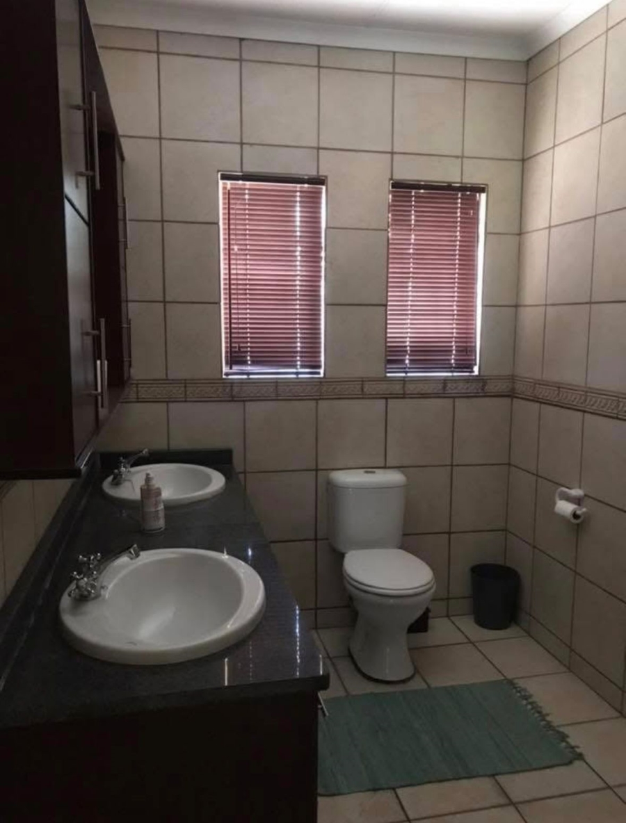 6 Bedroom Property for Sale in Three Rivers Proper Gauteng