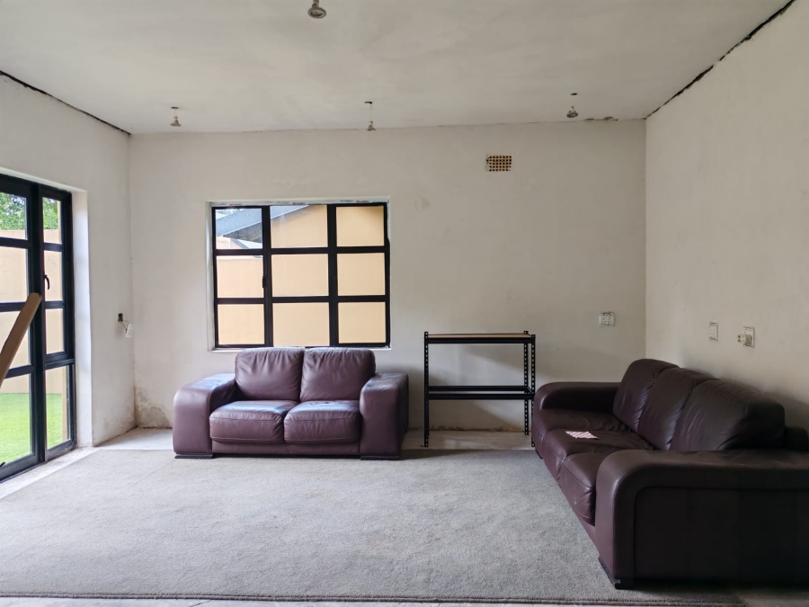 4 Bedroom Property for Sale in Three Rivers Proper Gauteng