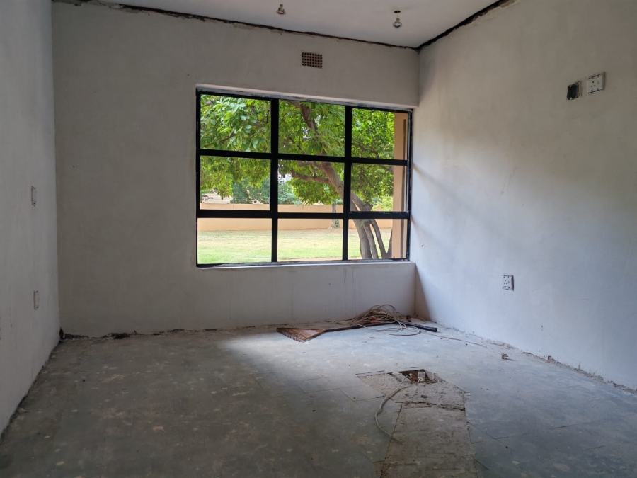 4 Bedroom Property for Sale in Three Rivers Proper Gauteng