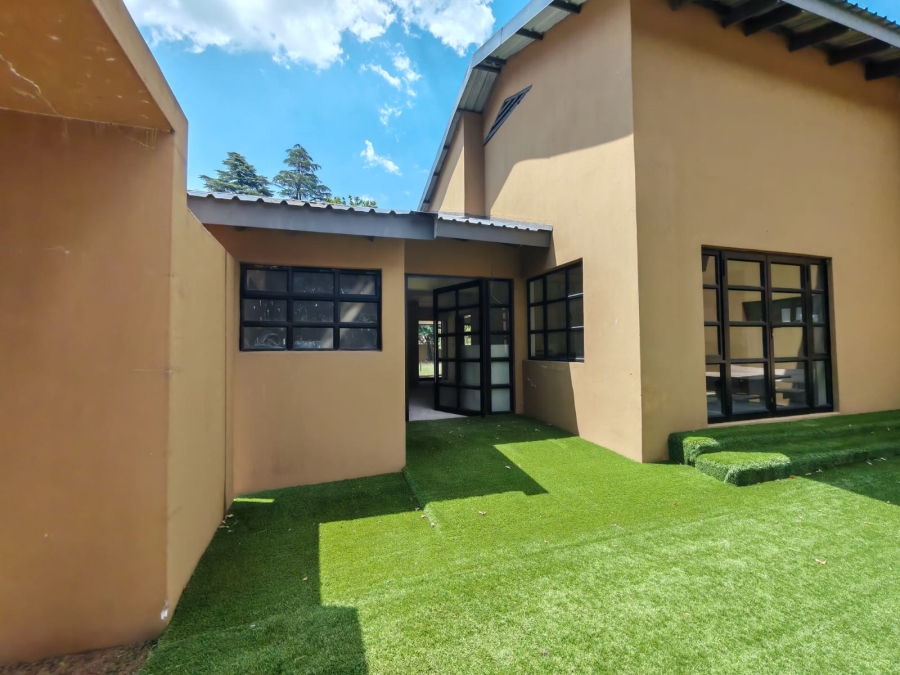 4 Bedroom Property for Sale in Three Rivers Proper Gauteng