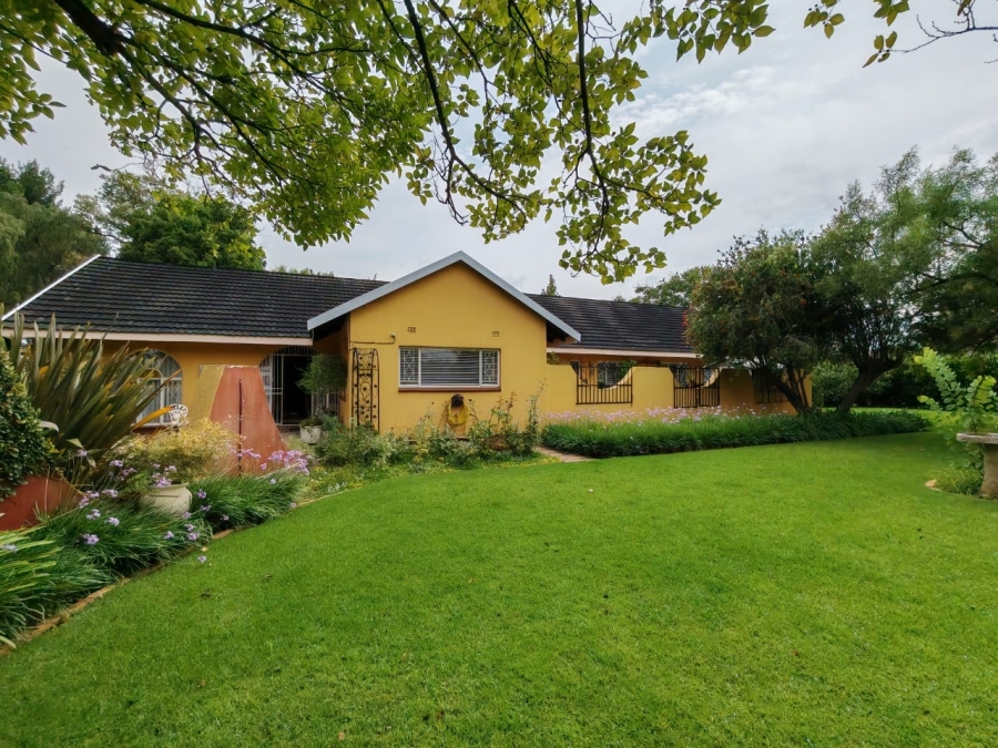 4 Bedroom Property for Sale in Three Rivers Proper Gauteng
