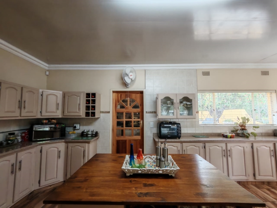 4 Bedroom Property for Sale in Three Rivers Proper Gauteng