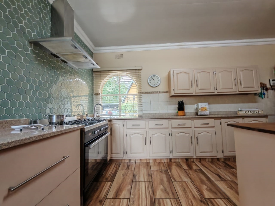 4 Bedroom Property for Sale in Three Rivers Proper Gauteng