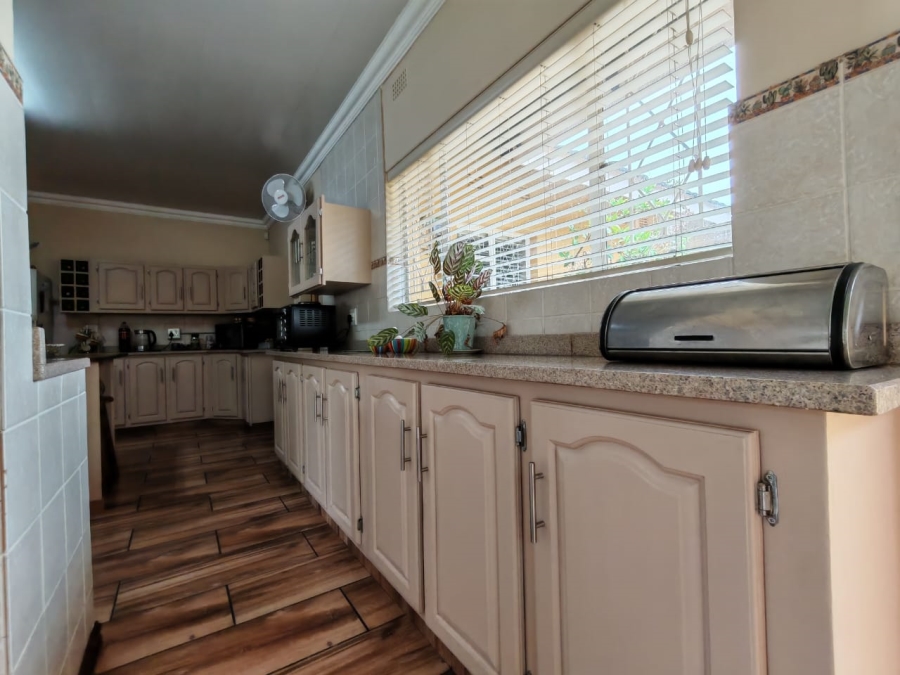 4 Bedroom Property for Sale in Three Rivers Proper Gauteng