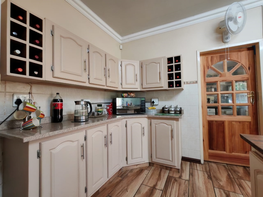 4 Bedroom Property for Sale in Three Rivers Proper Gauteng