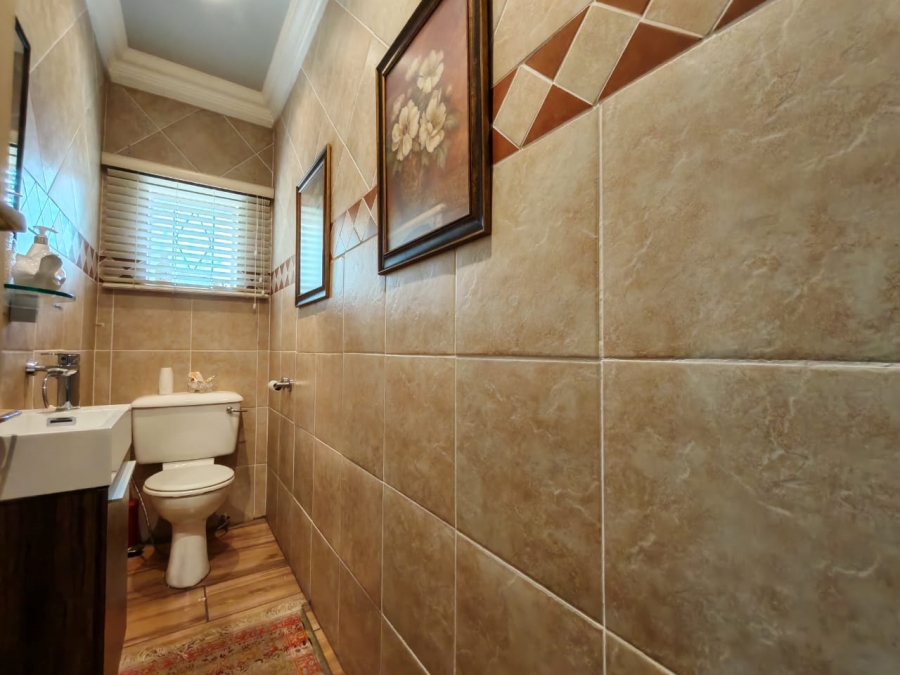 4 Bedroom Property for Sale in Three Rivers Proper Gauteng